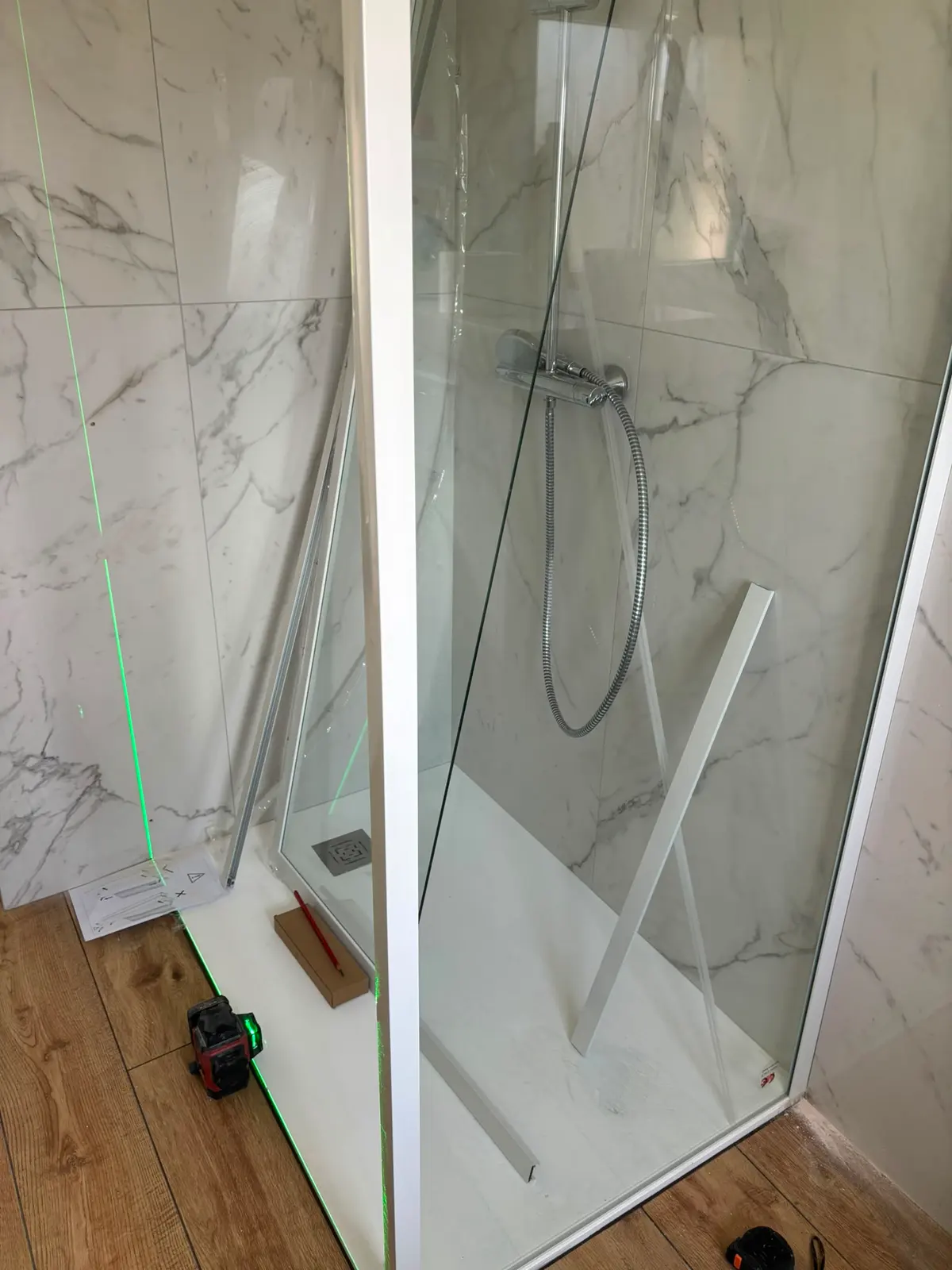 Salle de bain refaite, douche à l'italienne, après travaux
